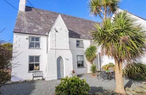 Bodorgan Casa | School House