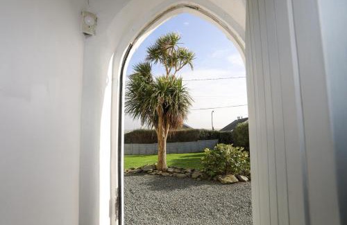 Bodorgan Casa | School House