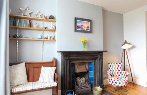 Bodorgan Casa | School House