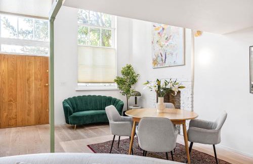 Bow West Casa | Schoolbell Mews full 3 bedroom 2 bathroom architect designed mews house Fabulous Bow, Victoria Park Location