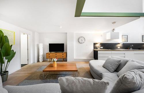 Bow West Casa | Schoolbell Mews full 3 bedroom 2 bathroom architect designed mews house Fabulous Bow, Victoria Park Location