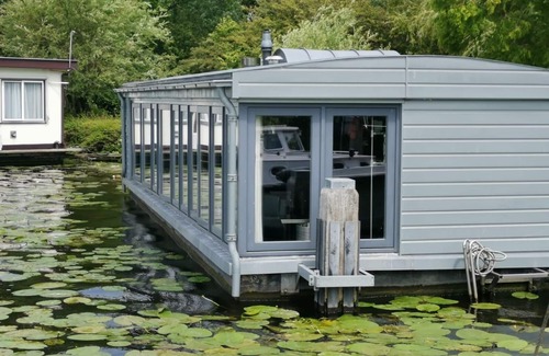 Schoorldam Alquiler De Eote | SCHOORL: modern houseboat in an idyllic location and close to the beach!