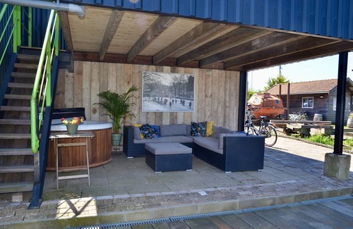 Schoorldam Alquiler De Eote | SCHOORL: modern houseboat in an idyllic location and close to the beach!
