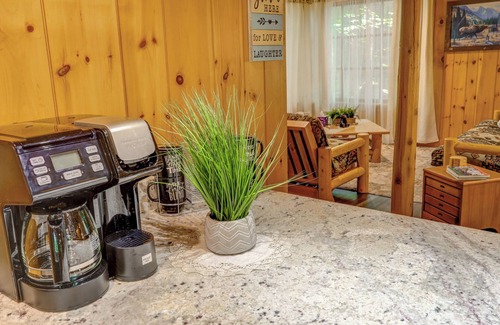 Laurelton Cabina | Schrader Run Cabin Cozy&Charming, outdoor firepit w/swings, April dates reduced