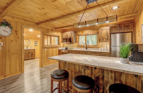 Laurelton Cabina | Schrader Run Cabin Cozy&Charming, outdoor firepit w/swings, April dates reduced