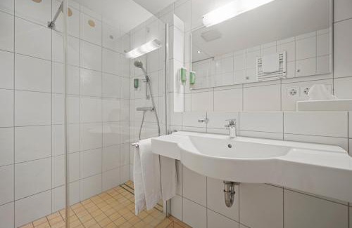 Altensteig Apartamento | Schwarzwalapartment Nr 6 Presidential Suite 40qm Doppelbett Modern
