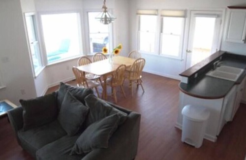 Scituate Casa | SCITUATE Beach Front huge 4 bedroom 2 bath. Amazing views sleeps 13. NEW!!
