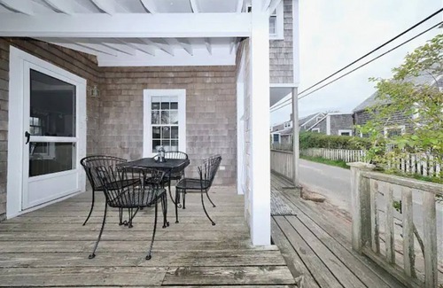 Siasconset Casa | ‘Sconset Charmer, steps to beach