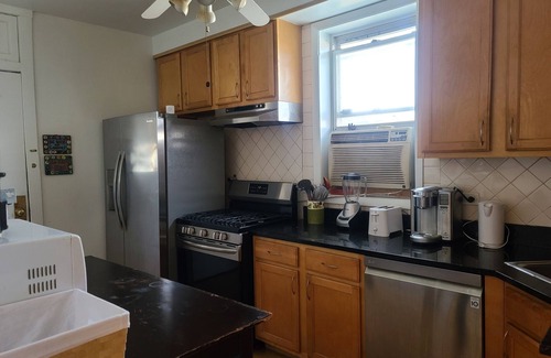 Woodlawn Casa | Scott House of Woodlawn - Incredible 3-bedroom house in Chicago; AC and extras