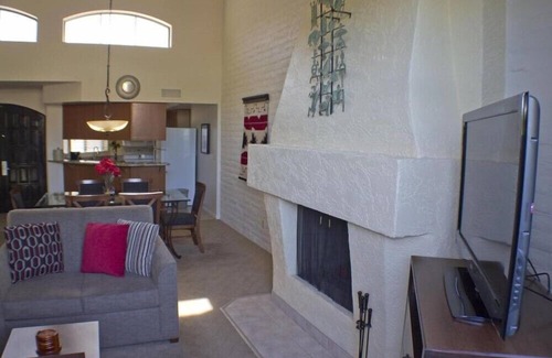 Arcadia Condominio | Scottsdale Camelback Resort Elegant 2BR Condo with Mini Golf
