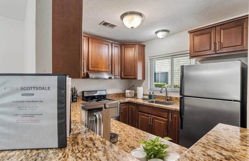 South Scottsdale Condominio | Scottsdale Camelback 169 – Walk to Fashion Square & Old Town!