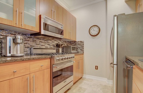 Desert View Village Condominio | Scottsdale Luxury Condo "Pool Side - Club House View"