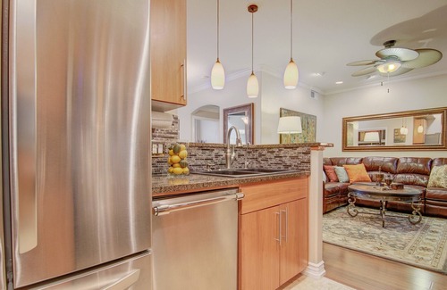 Desert View Village Condominio | Scottsdale Luxury Condo "Pool Side - Club House View"