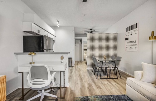 Peaceful Valley Apartamento | Scottsdale Luxury Studio- Free Parking - Luxe Bed