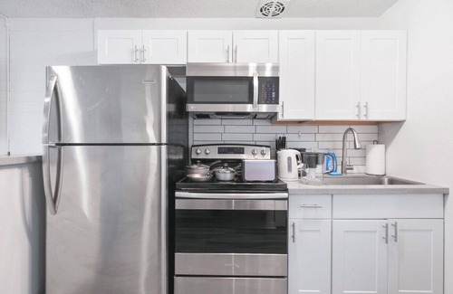 Peaceful Valley Apartamento | Scottsdale Luxury Studio- Free Parking - Luxe Bed