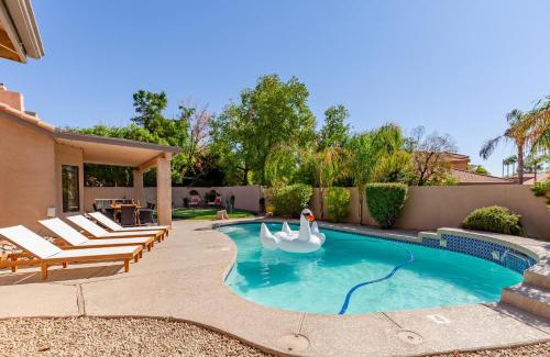 Paradise Park Vista Casa | Scottsdale Oasis-Saltwater Pool & Putting Green