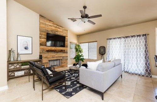 Paradise Park Vista Casa | Scottsdale Oasis-Saltwater Pool & Putting Green