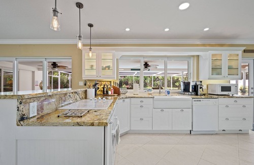 Deerfield Beach Casa | Screened-In Heated Pool and 5 min from the beach. Child friendly.