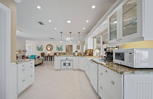 Deerfield Beach Casa | Screened-In Heated Pool and 5 min from the beach. Child friendly.