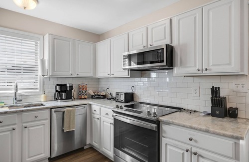 Wake Forest Casa | Screened-In Porch | Pet Friendly | Adjustable King Beds