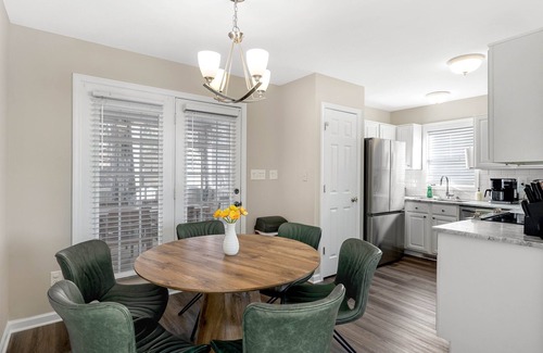 Wake Forest Casa | Screened-In Porch | Pet Friendly | Adjustable King Beds