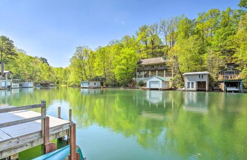 Lynn Casa | Screened Porch and Grill Waterfront Landrum Cottage
