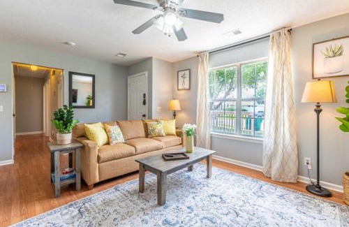 Pooler Casa | Screened Porch, Firepit, Patio! Peaceful in Pooler