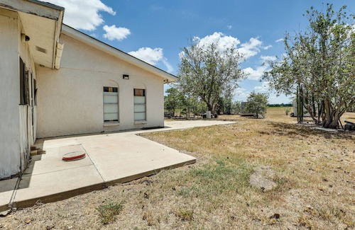 Harlingen Cabaña | Screened Porch: Remote Harlingen House!
