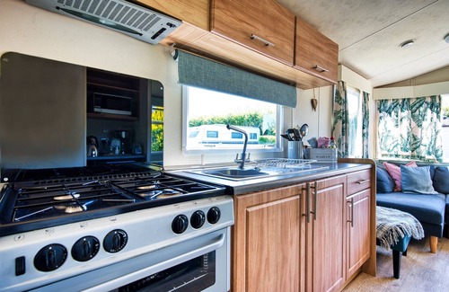 Hartland Casa | Scrumpy Duck, with private garden, sleeps 6 in coastal village
