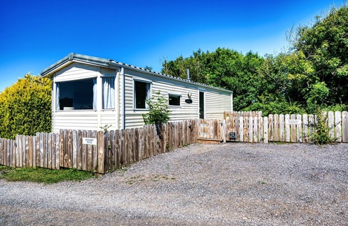 Hartland Casa | Scrumpy Duck, with private garden, sleeps 6 in coastal village
