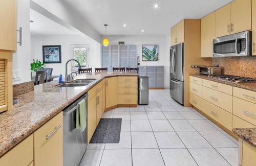 North Clairemont Casa | SD Family Oasis, Great Location, Hot Tub & BBQ!