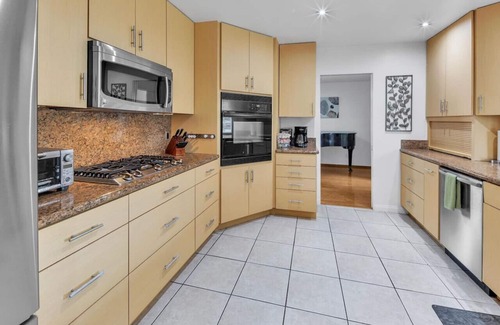 North Clairemont Casa | SD Family Oasis, Great Location, Hot Tub & BBQ!