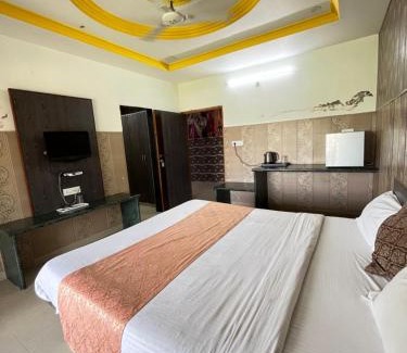 Kankroli Complejo | SD Family Resort CLUB-BAR&SPA l just 7km from shreenathji Nathdwara by SK 966o9o1oo6