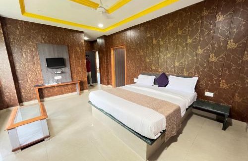 Kankroli Complejo | SD Family Resort CLUB-BAR&SPA l just 7km from shreenathji Nathdwara by SK 966o9o1oo6