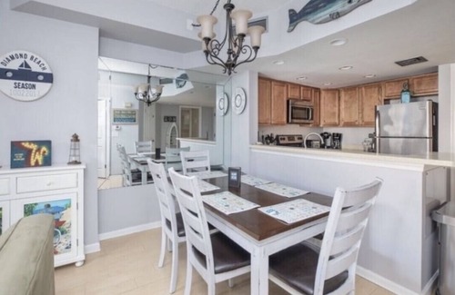 Diamond Beach Condominio | Sept!BeachBldg,SeapointeWalkout,Nxt to oceanftCondo-Steps to beach,poolsHottubs!