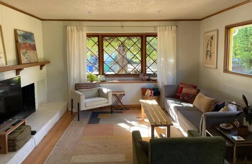 Woodstock Casa | SE Woodstock Rancher, Walk to the park, Reed College, shopping & great food!