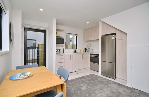 New Brighton Casa | Sea Air and Sandy Beach Beautiful 1 bed 1 bath