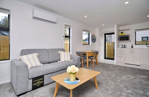 New Brighton Casa | Sea Air and Sandy Beach Beautiful 1 bed 1 bath