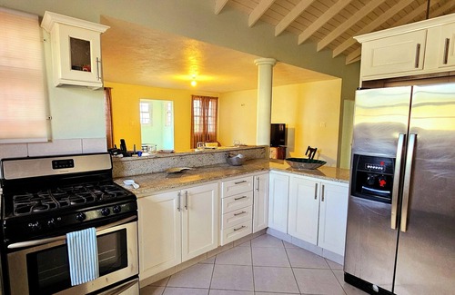 Welches Casa | SEA ALL AROUND-3 bedroom house in quaint Oistins with AC, WiFi. Enjoy your stay