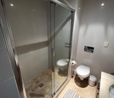 Strand Apartamento | Sea and Mountain View Paradise Designer 2 Bedroom Apartment 4 Adults and 2 Kids ONLY - Minimum 3 night stay - in STRAND - With Back-up power!