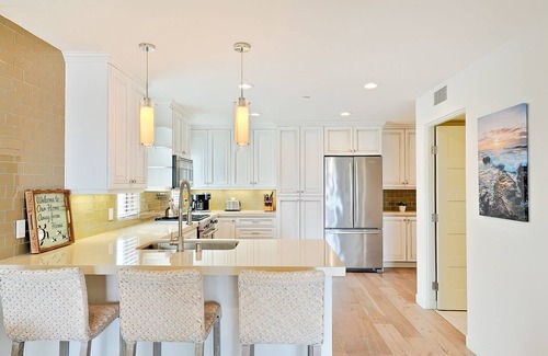 Beach Barber Tract Casa | Sea and Palms 2 - Modern condo with ocean views, walk to beach and restaurants
