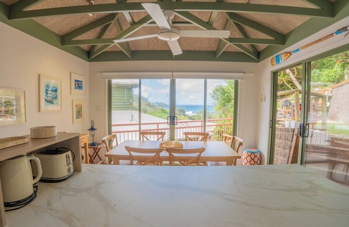 Point Lookout Apartamento | Sea'Batical - Beachside Bliss – 2 Bedroom Apartment Just 50m from Main Beach