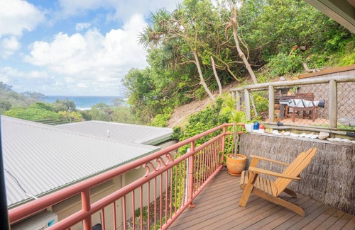 Point Lookout Apartamento | Sea'Batical - Beachside Bliss – 2 Bedroom Apartment Just 50m from Main Beach