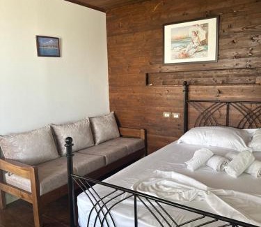 Qazim Pali Apartamento | SEA bed and restaurant 2