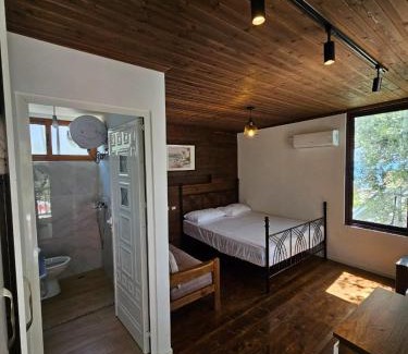 Qazim Pali Apartamento | SEA bed and restaurant 2