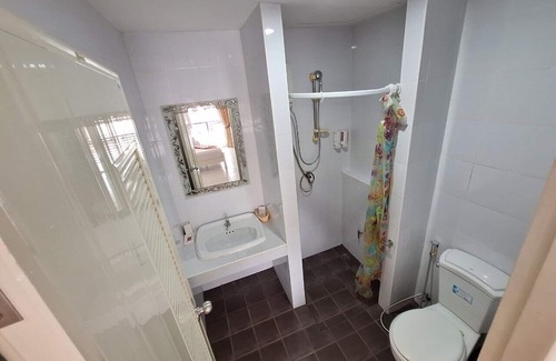 Kata Cama Y Desayuno | Sea Boss Homestay