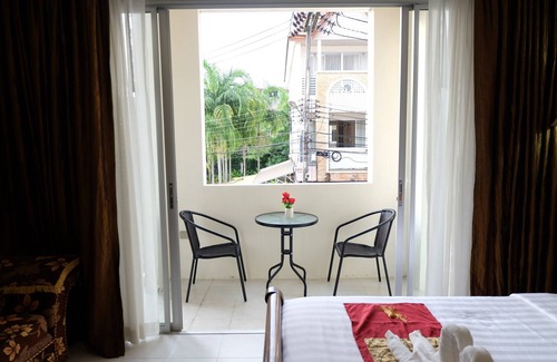 Kata Cama Y Desayuno | Sea Boss Homestay
