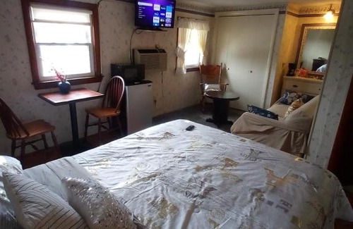 Hyannis Hotel | Sea Breeze Inn beach rentals