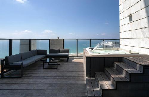 Bat Yam Apartamento | Sea-Breeze Penthouse with Jacuzzi