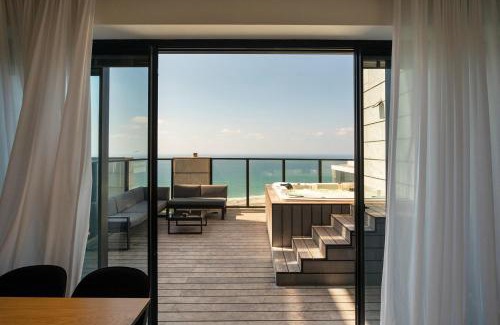 Bat Yam Apartamento | Sea-Breeze Penthouse with Jacuzzi
